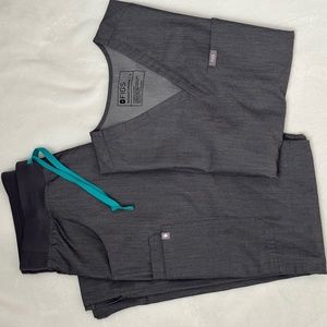 FIGS Graphite Scrub Set